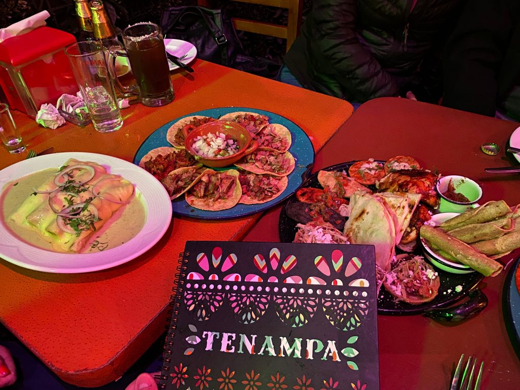 Cenando en Tenampa